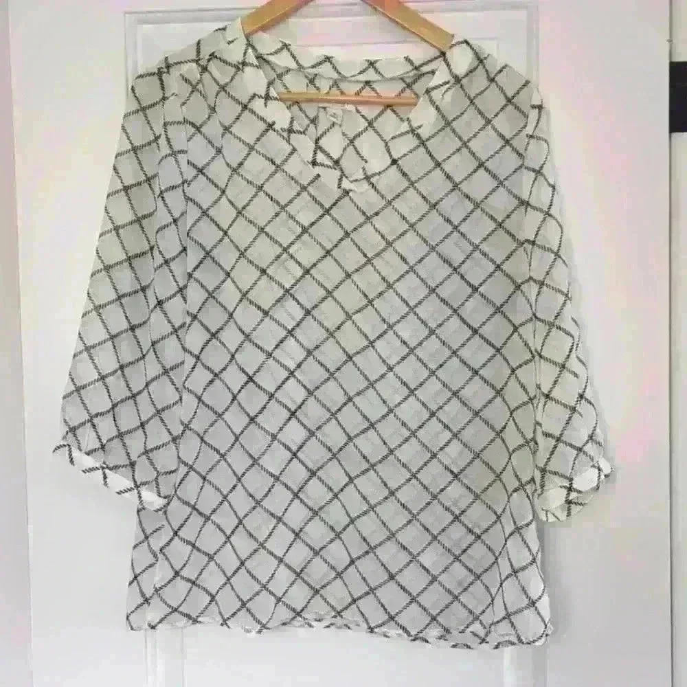 OLD NAVY |  Women's Black/White Sheer V-Neck Chain Pattern Blouse